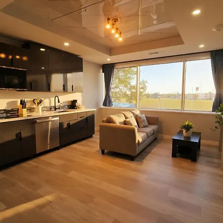 Peaceful One Bedroom Apartment With Gym And Parking