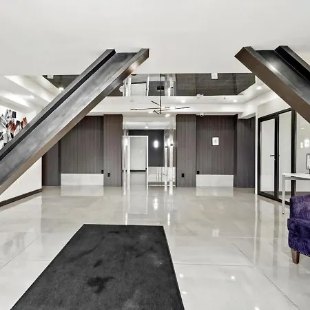 Peaceful One Bedroom Apartment With Gym And Parking